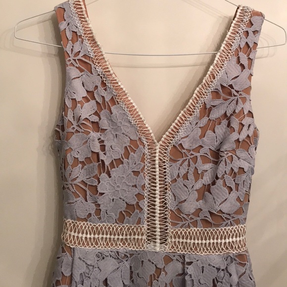 Lavender lace dress - Picture 2 of 3